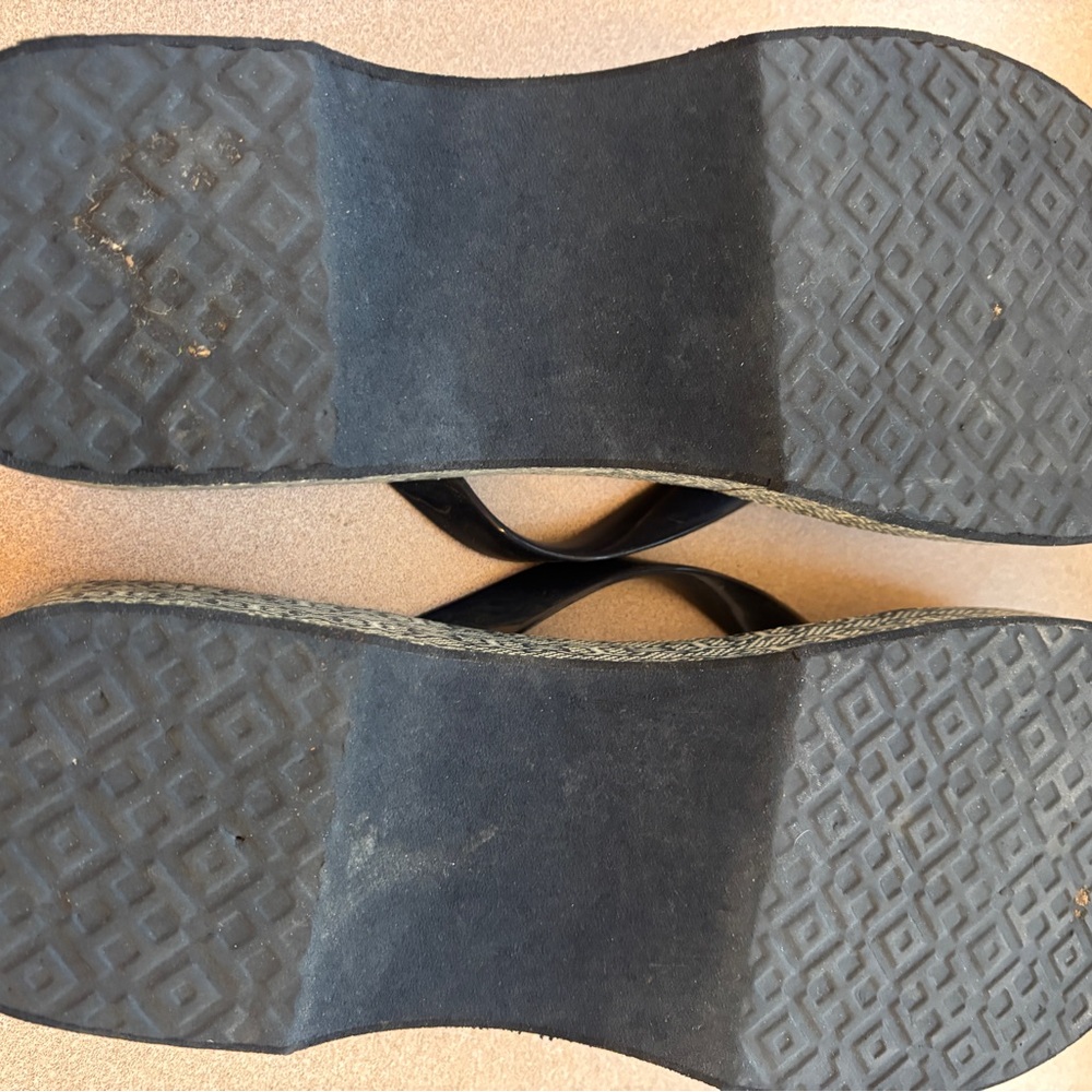 EUC Tory Burch Blue & White Geometric Patterned Wedge Slip On Flip Flop Sandals - Picture 6 of 6